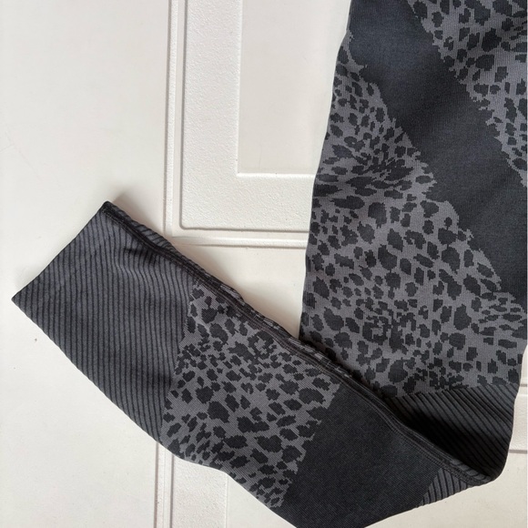 Good American Legging & Sports Bra Set Gray - Picture 3 of 7